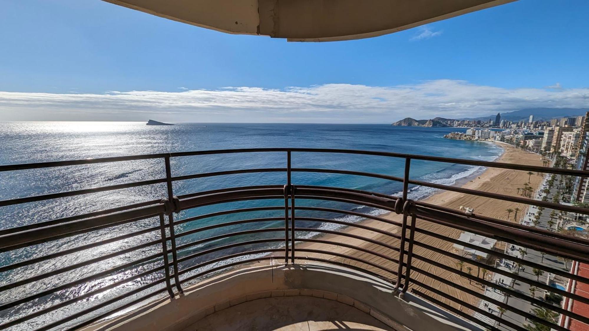 Las Arenas Sea Front Apartments Бенидорм Екстериор снимка