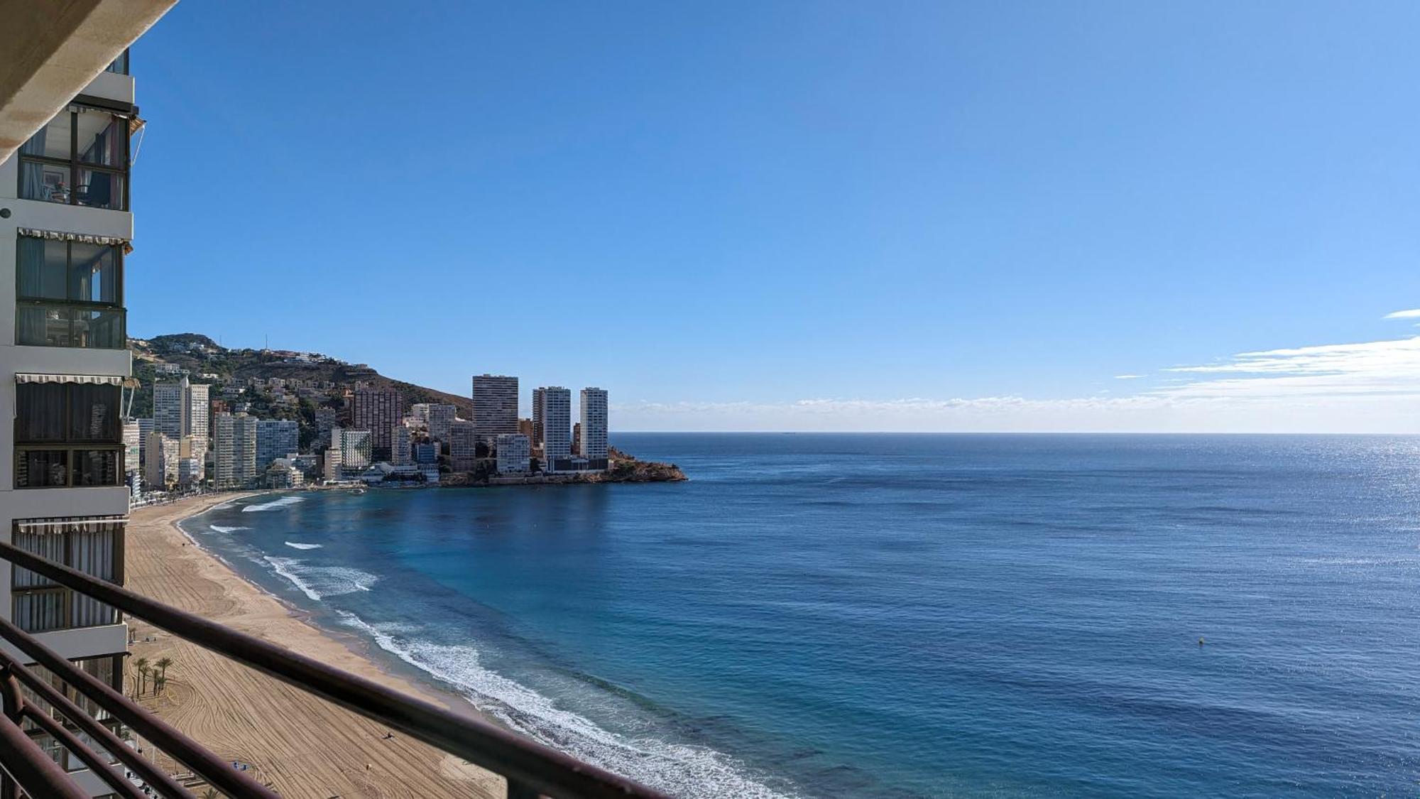 Las Arenas Sea Front Apartments Бенидорм Екстериор снимка