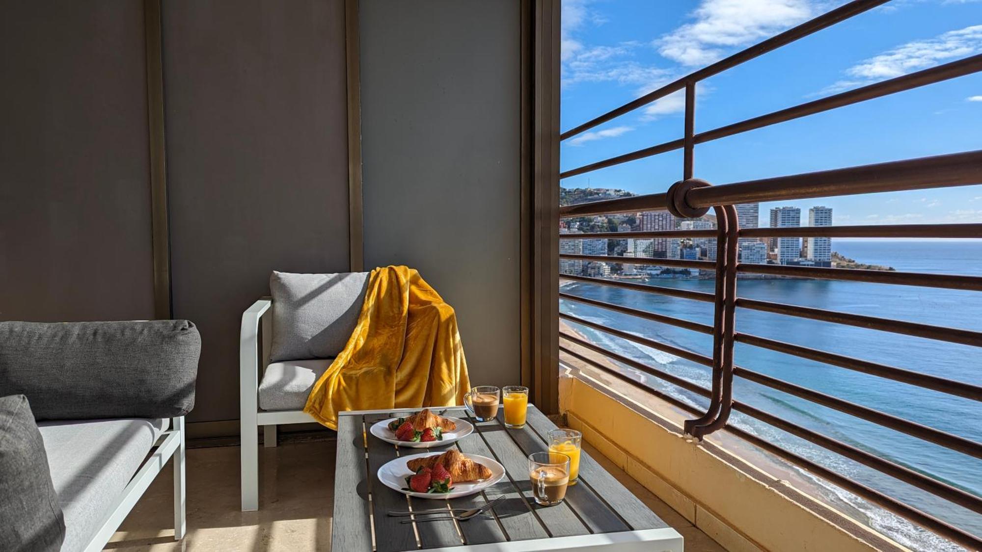 Las Arenas Sea Front Apartments Бенидорм Екстериор снимка