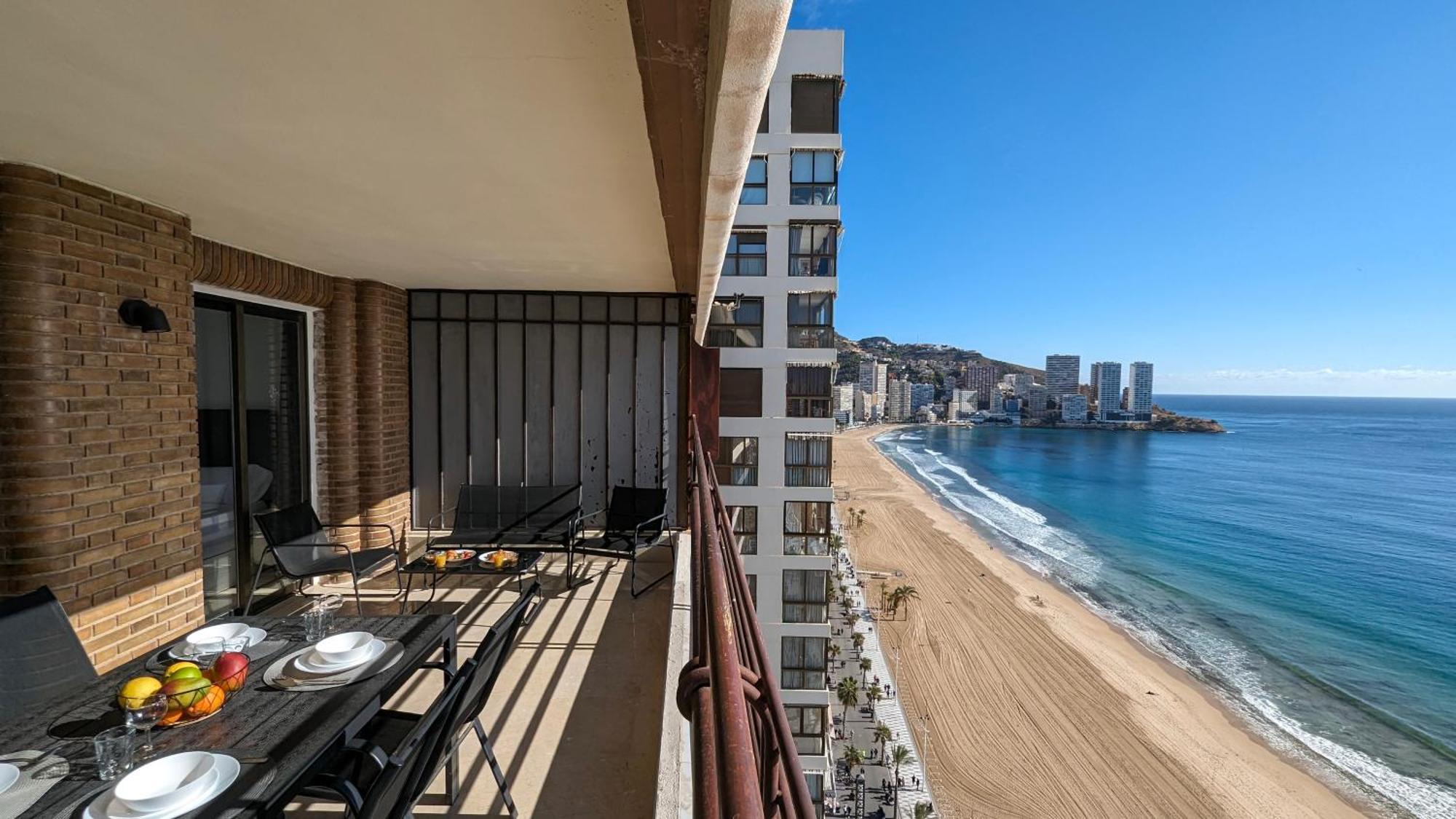 Las Arenas Sea Front Apartments Бенидорм Екстериор снимка