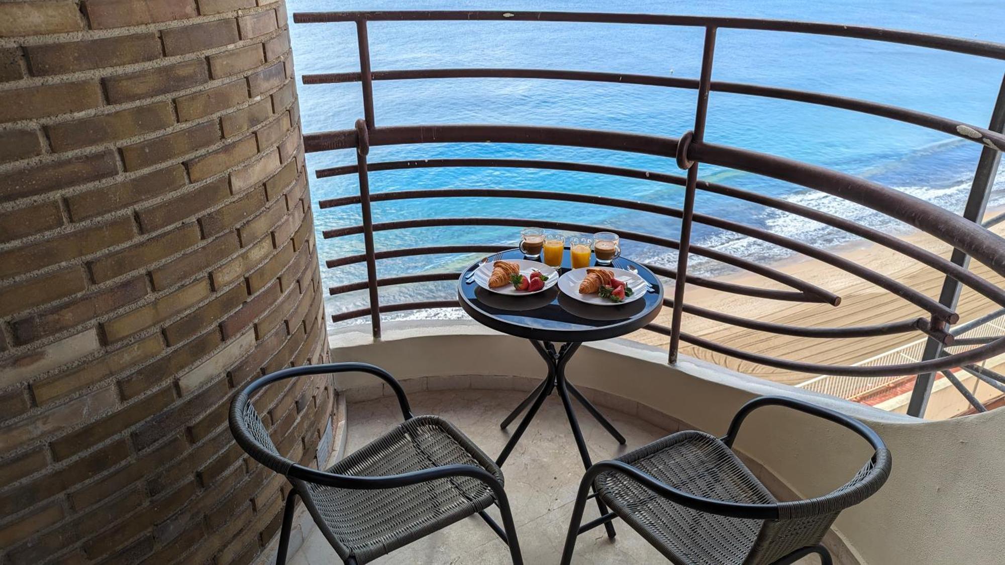 Las Arenas Sea Front Apartments Бенидорм Екстериор снимка