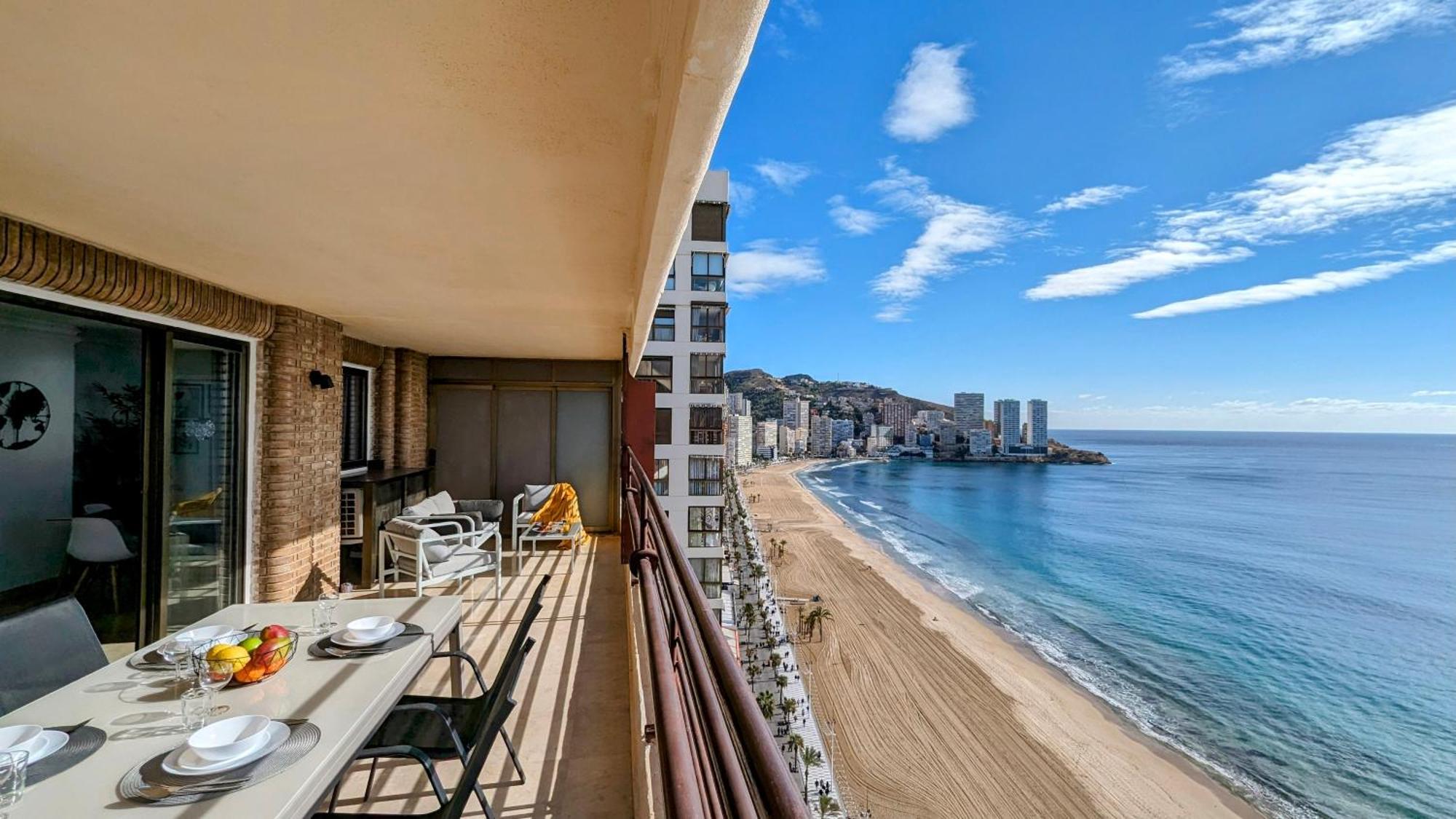 Las Arenas Sea Front Apartments Бенидорм Екстериор снимка